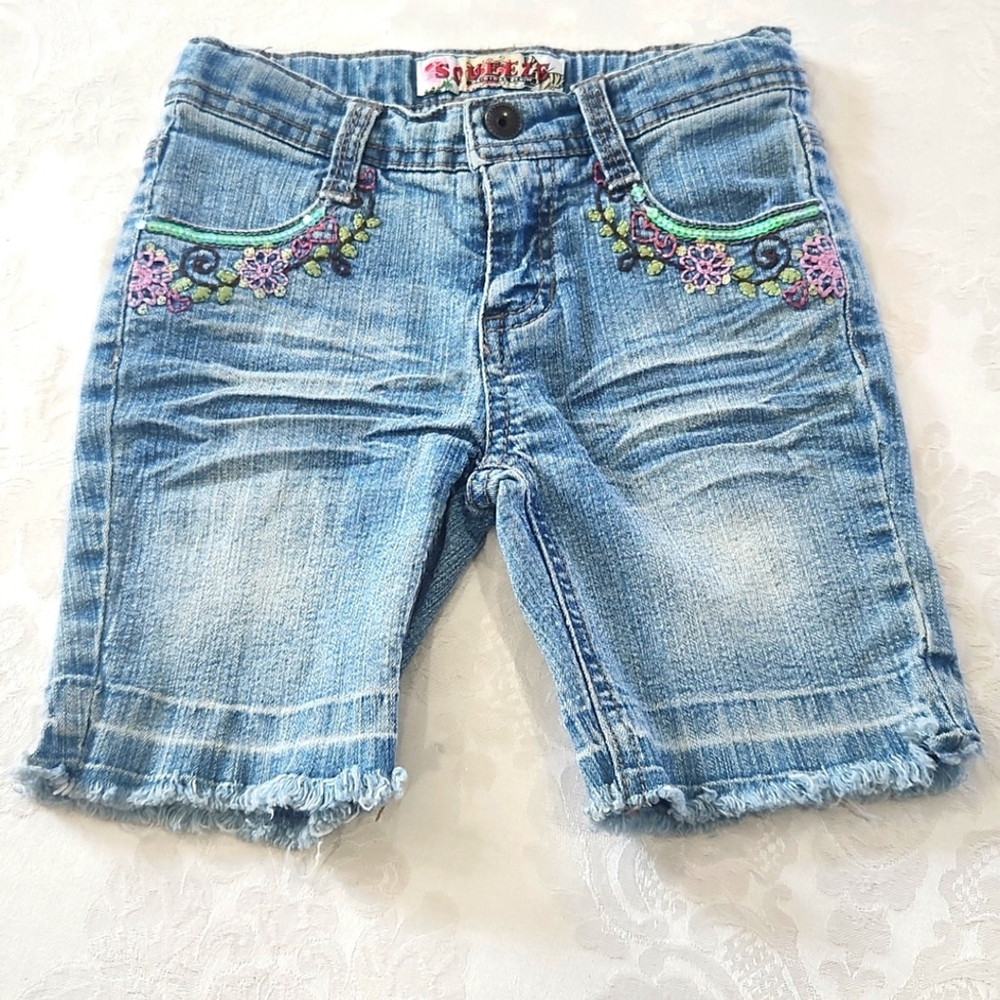 Girls squeeze jeans shorts, sz 5, EUC